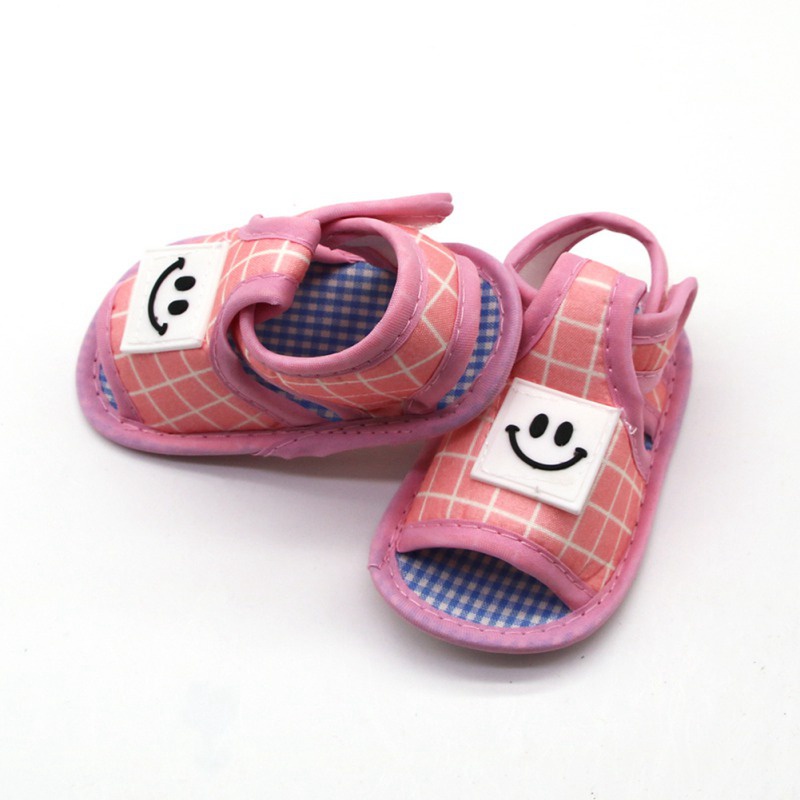 Giày quai hậu đế mềm chống trượt dành cho bé tập đi