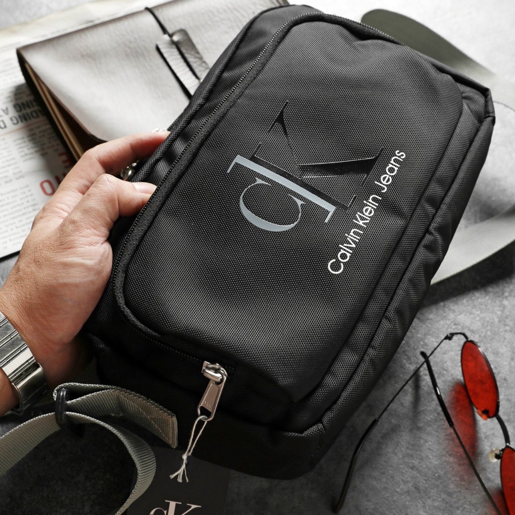 Túi Đeo Chéo Calvin Klein Monogram Mẫu Mới