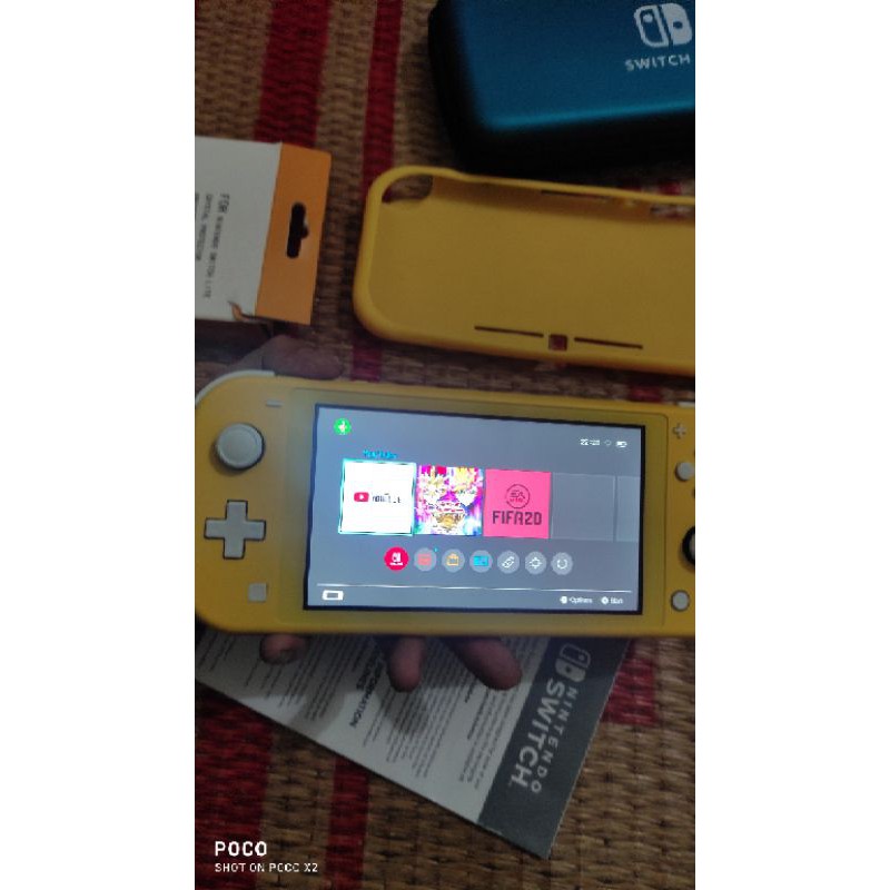 Nintendo switch lite đã qua sử dụng còn rất mới. Mua máy khách được tặng kèm một túi chống sốc, hai ốp lưng