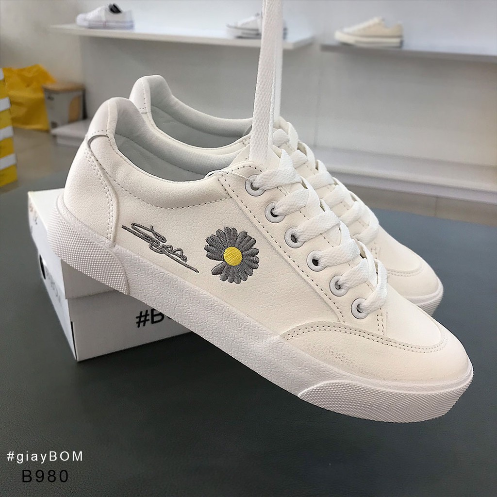 [Mã FAGREEN245 giảm 10% tối đa 30k đơn từ 99k] Giày Bata Nữ giayBOM Trắng Họa Tiết Hoa Cúc Siêu Xinh B980 | BigBuy360 - bigbuy360.vn