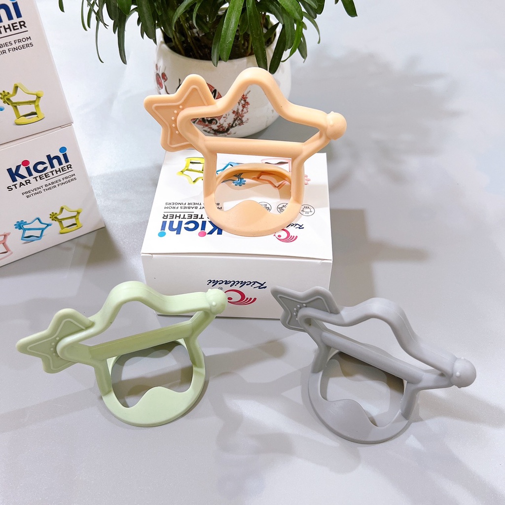Gặm nướu cho bé Kichilachi hình ngôi sao, chất liệu 100% Silicon, có quai cầm chống rơi, cho bé 3 tháng trở lên