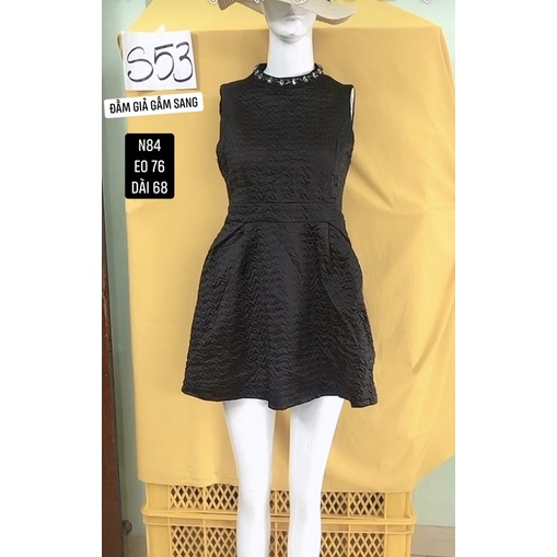 đầm đen vân gấm cổ tròn size S sang.S53