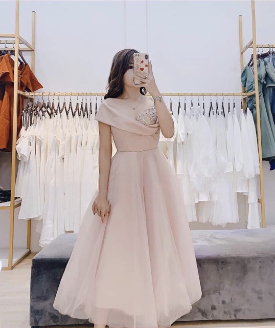 Ảnh và video shop tự quay 1000000%    Đầm xoè trễ vai đính đá