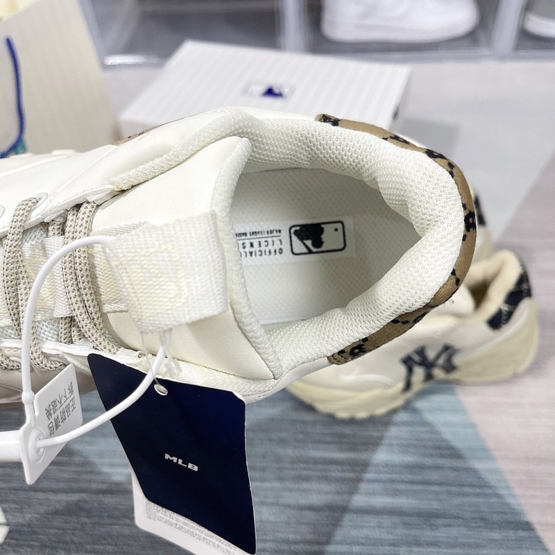 Giày sneaker Mờ Lờ Bê Mono độn đế tăng chiều cao 5-6cm bản loại đẹp || Full box, túi giấy
