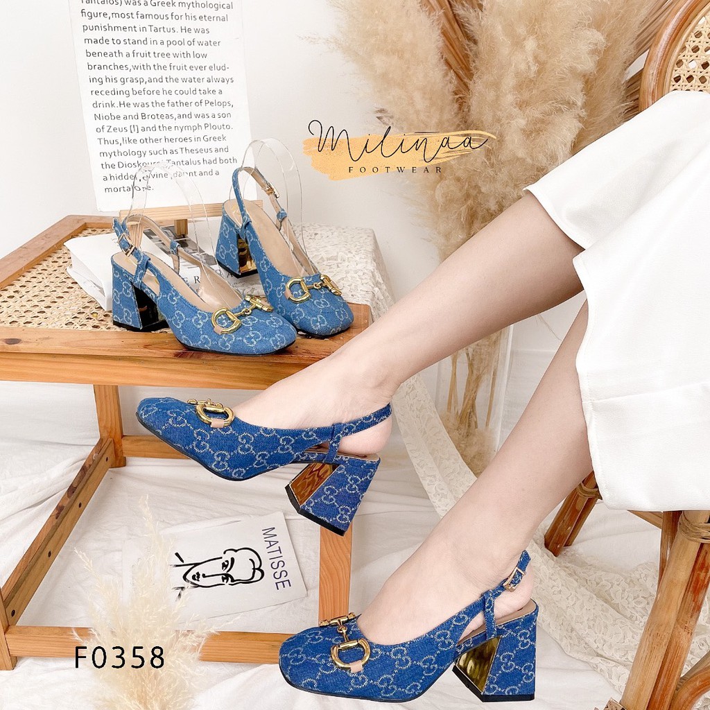 GIÀY SANDAL NỮ KIỂU BÍT MŨI VUÔNG HỌA TIẾT JEANS KHÓA CHỮ I F0358