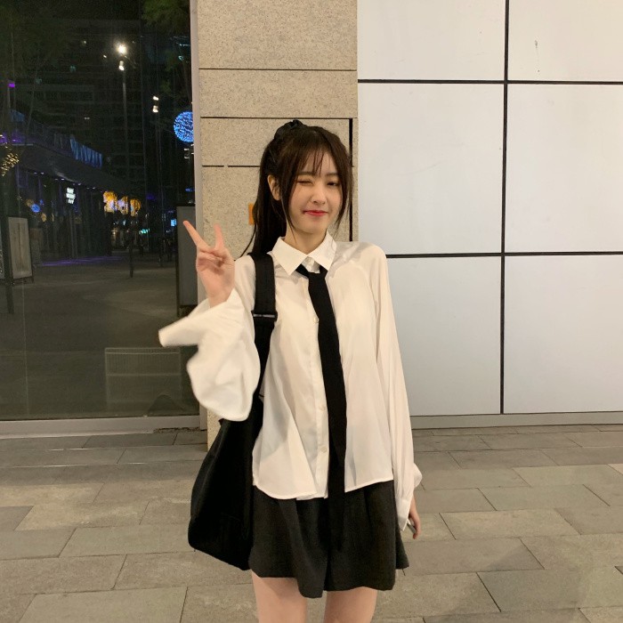 Áo sơ mi trắng tay dài có cà vạt có nút cài + áo khoác len cardigan màu xám tay dài cổ V ulzzang