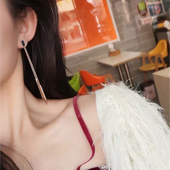 Bông Tai Bằng Thép Titan Mạ Vàng Hồng 18K Hình Vuông Phối Tua Rua Siêu Đẹp Thời Trang Hàn Quốc