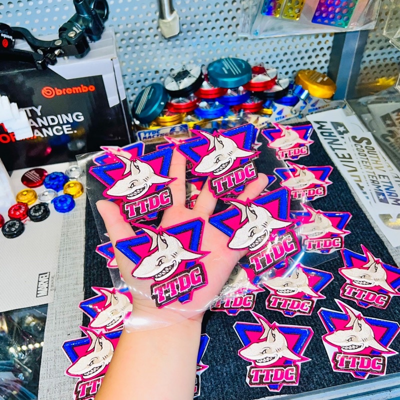 Tem Sticker nổi 3D Phản Quang TTDC DECAL ✌🇻🇳