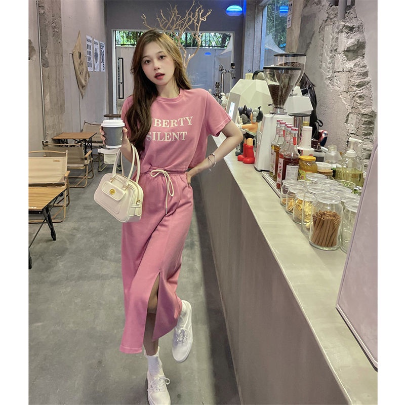 Set đồ COZOKC gồm áo thun ngắn tay in chữ và chân váy ngắn lưng cao thời trang cho nữ