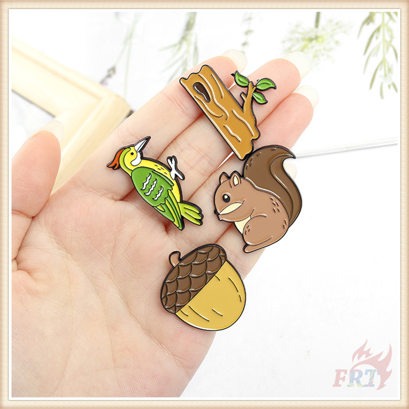 Ghim cài áo hình con sóc/ quả chuối/ khúc gỗ tự nhiên