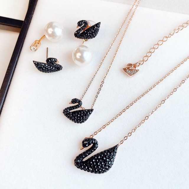 Vòng cổ Swarovski thiên nga đen (auth sẵn)