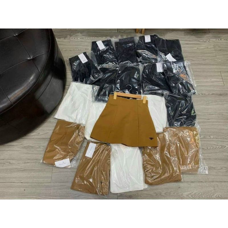 CHÂN VÁY CHỮ A CẠP CAO THÊU CON ONG LƯNG CAO DÁNG XOÈ PHỒNG TÔN DÁNG TRẺ TRUNG