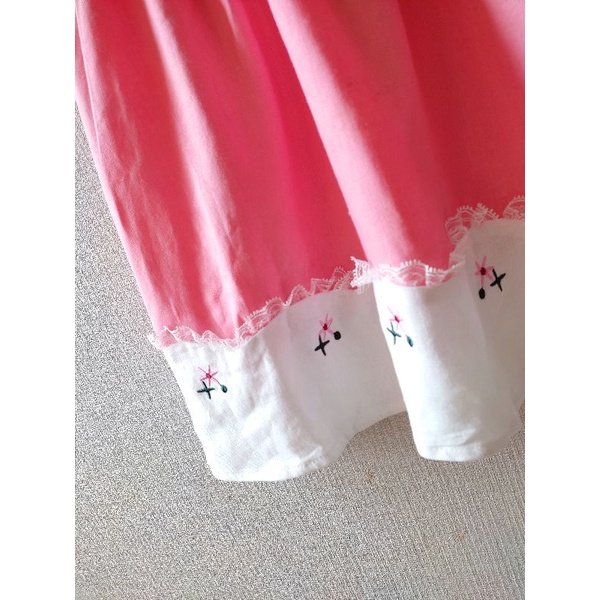 Đầm linen thêu hoa cho bé