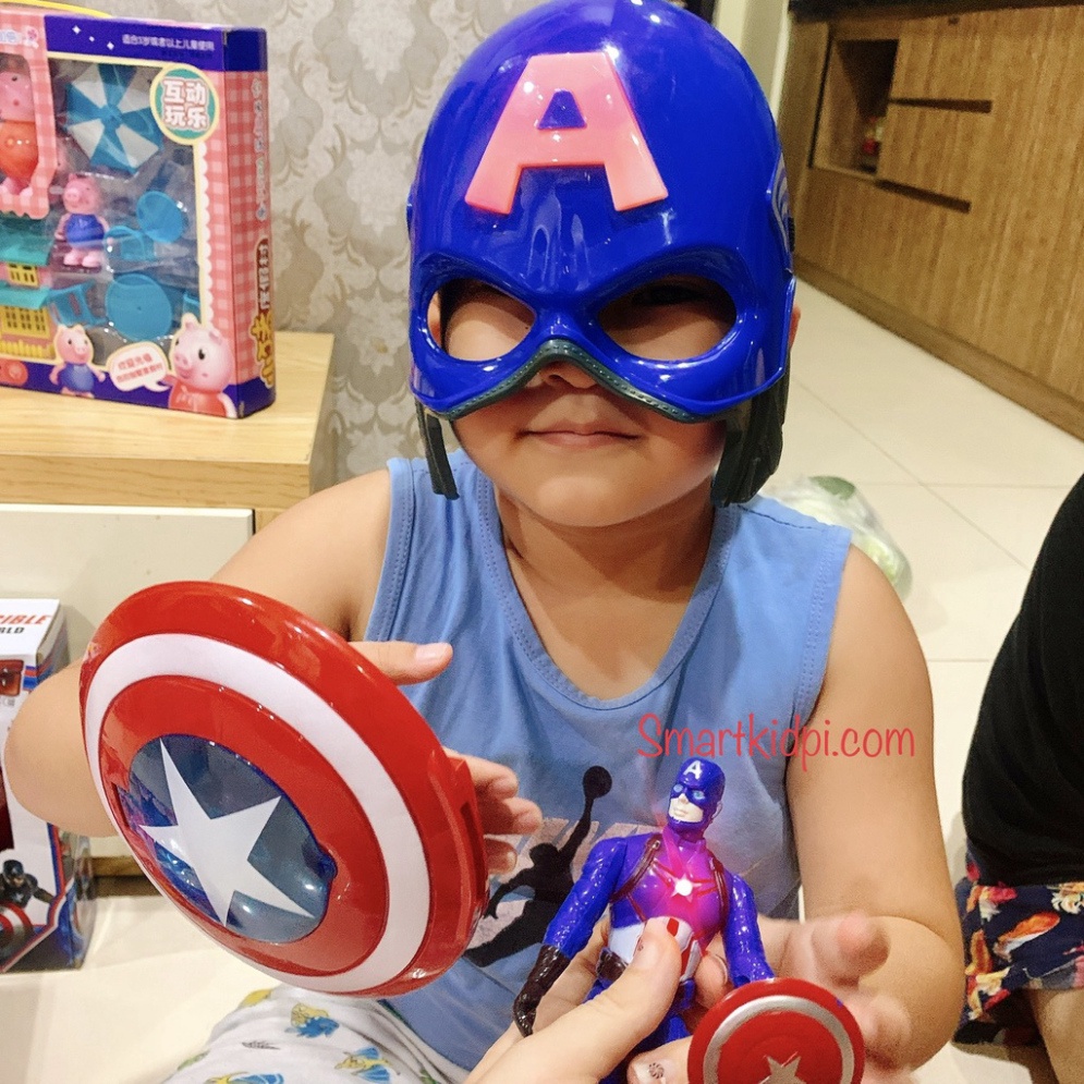 SET Đồ chơi Đội trưởng Mỹ phát sáng, có âm thanh Captain America