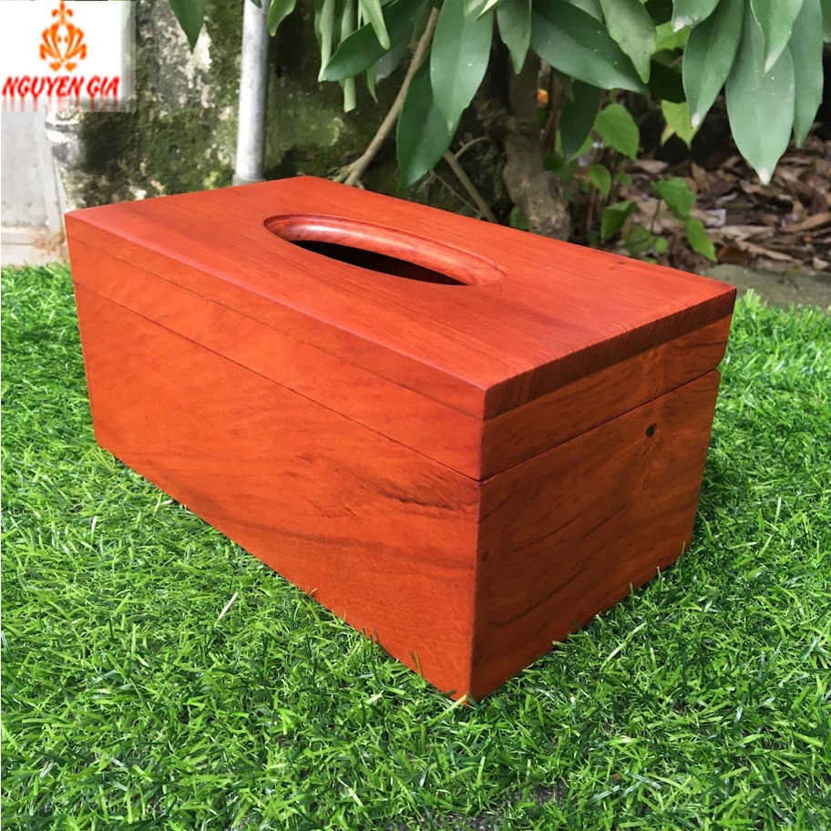 Hộp đựng giấy ăn cao cấp bằng gỗ Hương thiết kế đơn giản sang trọng tạo nên nét trang nhã, lịch sự