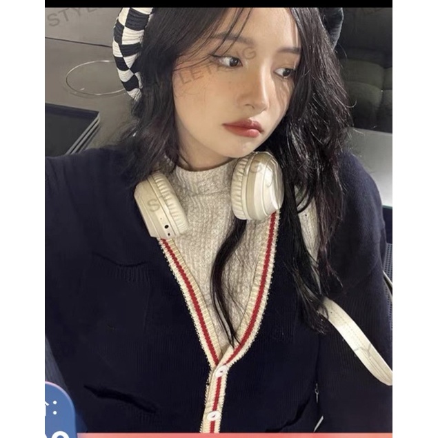 [Hàng bán shop] Áo cardigan viền đỏ siêu hot in chữ YN HARIQUEEN