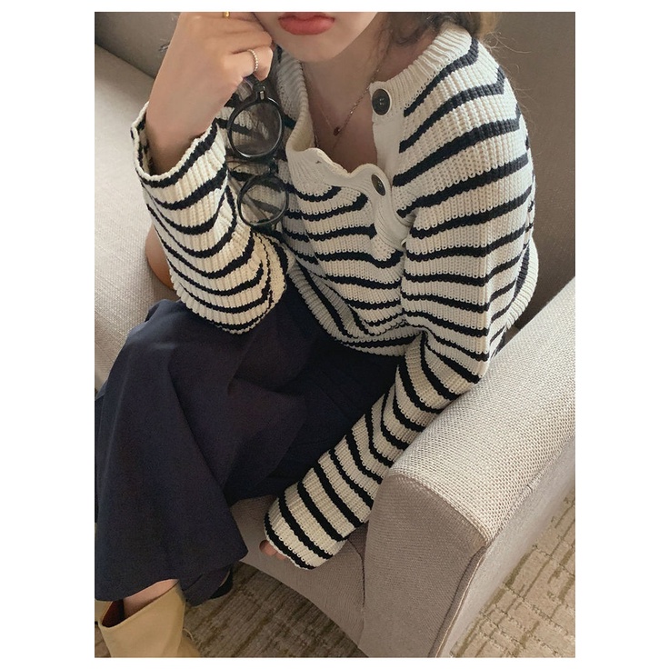 Áo len dài tay hoạt tiết kẻ sọc cho nữ
