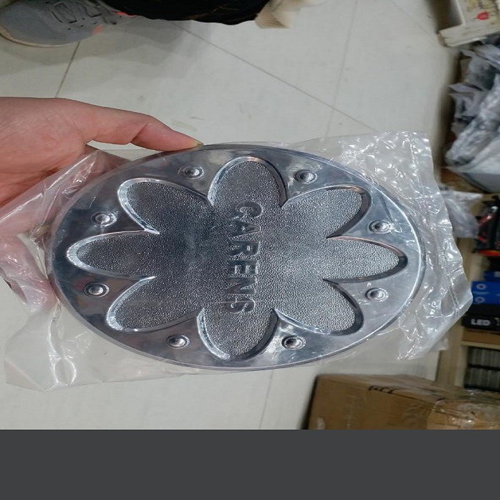 Ốp nắp xăng Kia Carens