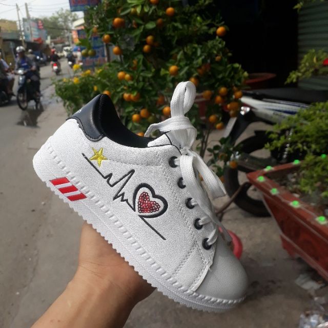 Giày thể thao nữ và bé gái 8 tuổi trở lên