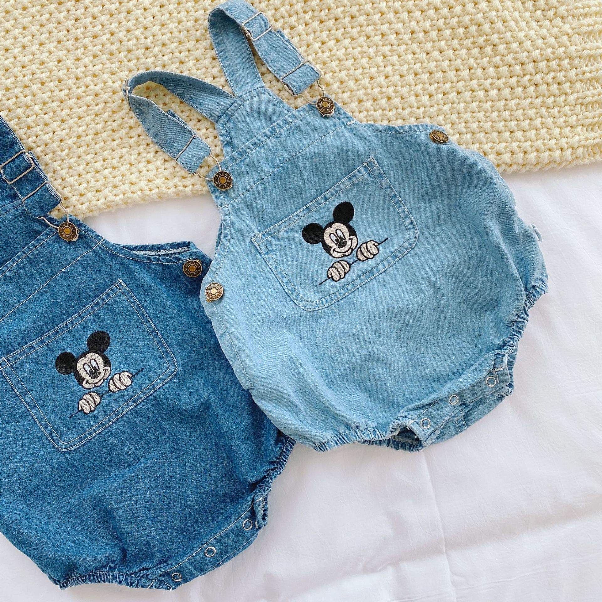 Áo liền quần denim thêu hình chuột Mickey dành cho trẻ em