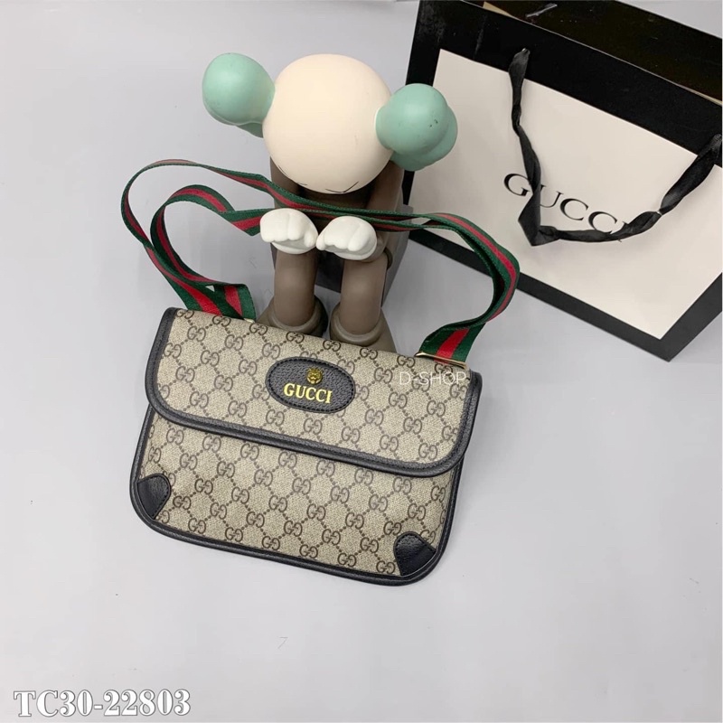 Túi Đeo Chéo Nam Nữ Da Dập Vân Chữ Monogram Xích Chéo Khoá Nam Châm/ Dây Vạch Màu Cao Cấp TC09P