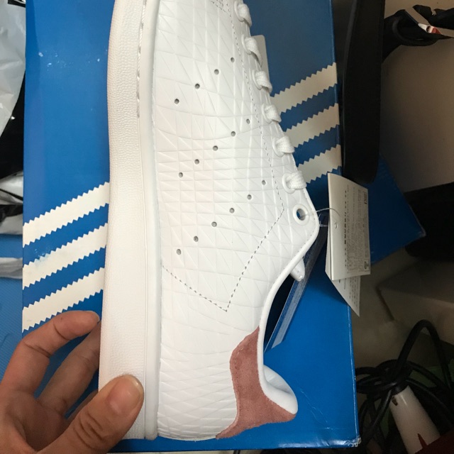 Giày adidas