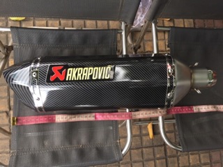 Pô độ Akrapovic lon lớn (có clip)