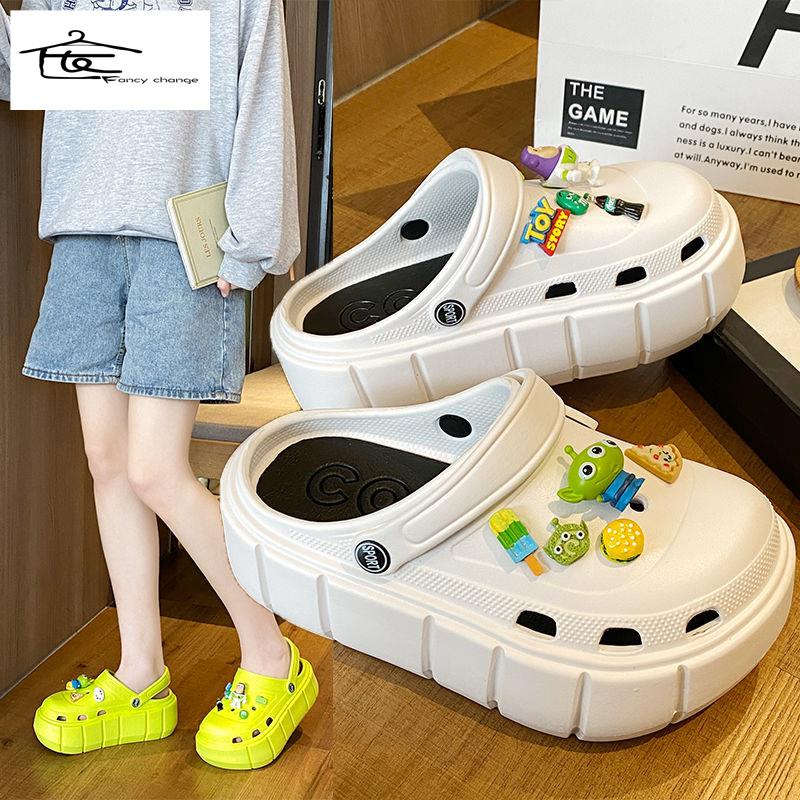 Dép Sandal Mùa Hè Đế Dày Đục Lỗ Thoáng Khí Dễ Thương Dễ Phối Đồ Cho Nữ