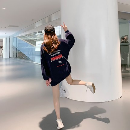 Áo thun dáng rộng tay dài in chữ phong cách Hàn Quốc dành cho bạn nữ
