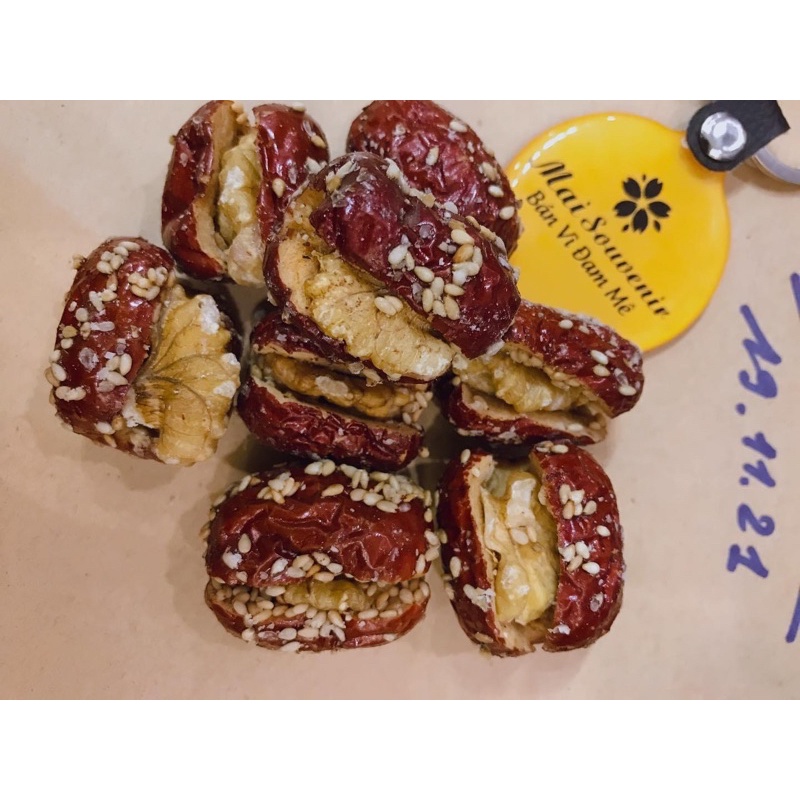 Táo đỏ kẹp óc chó rắc vừng 200g