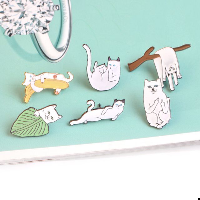 TRÂM CÀI ÁO CÀI CẶP HÌNH CON MÈO NHIỀU TƯ THẾ