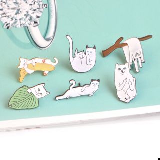 TRÂM CÀI ÁO CÀI CẶP HÌNH CON MÈO NHIỀU TƯ THẾ