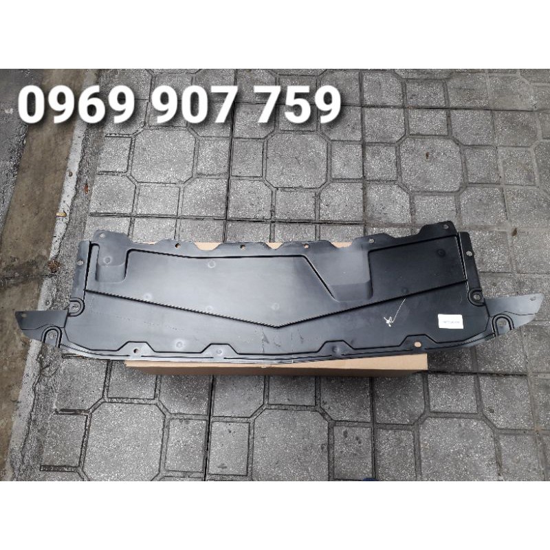 Chắn bùn gầm máy giữa Nissan sunny 2014