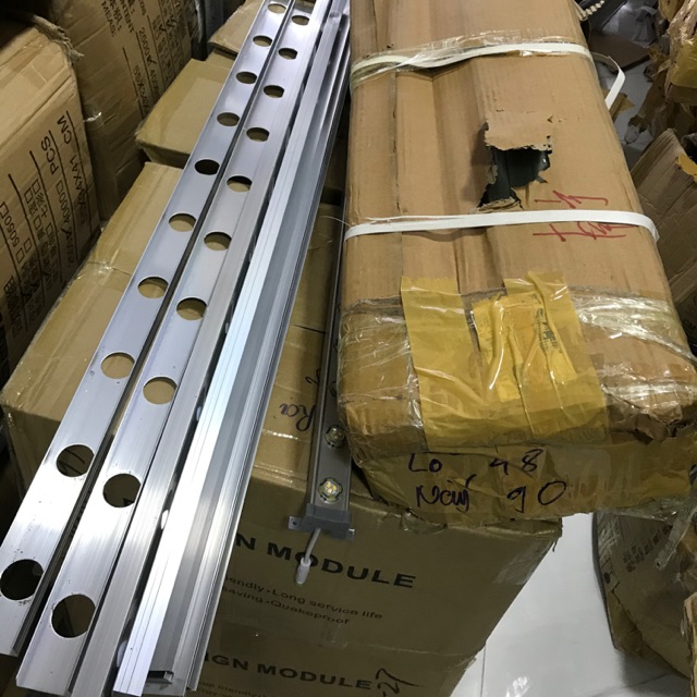 Thanh nhôm gắn bóng f30mm chuyên dùng trang trí viền tòa nhà.