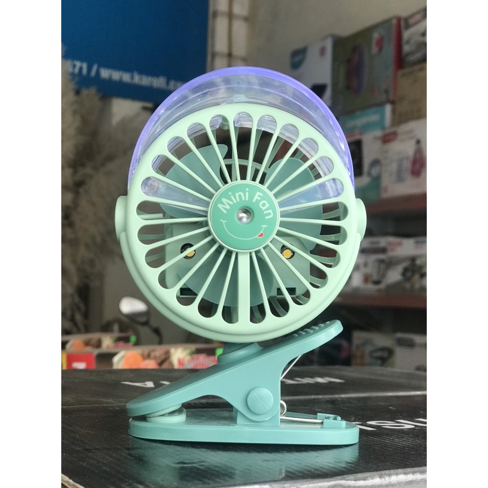 Quạt mini tích điện kẹp xe đẩy Mini Spray Fan 3 tốc độ gió phun sương nhỏ gọn để bàn đế xoay 360 độ