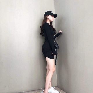 Váy body tay dài xỏ ngón vạt bầu