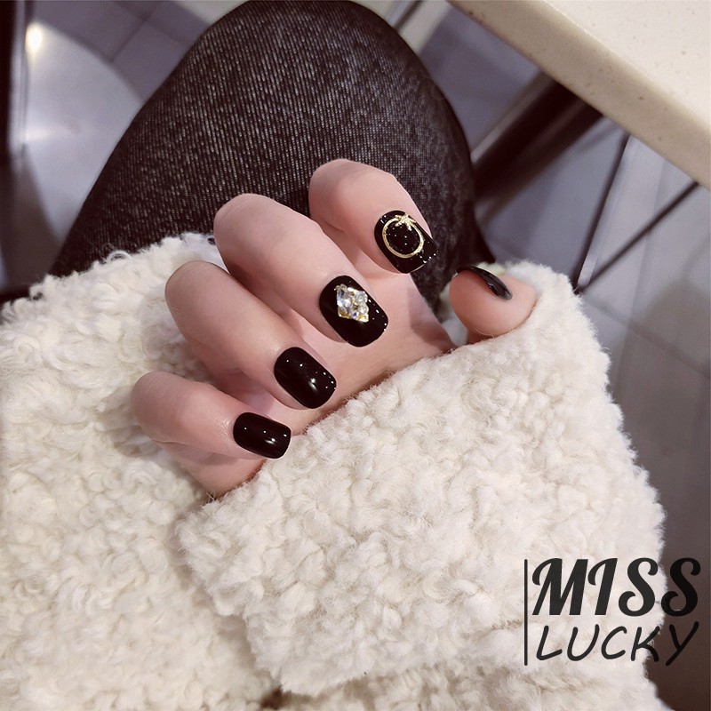 Set 24 Móng Giả Phối Vàng Phong Cách Retro Dành Cho Cô Dâu