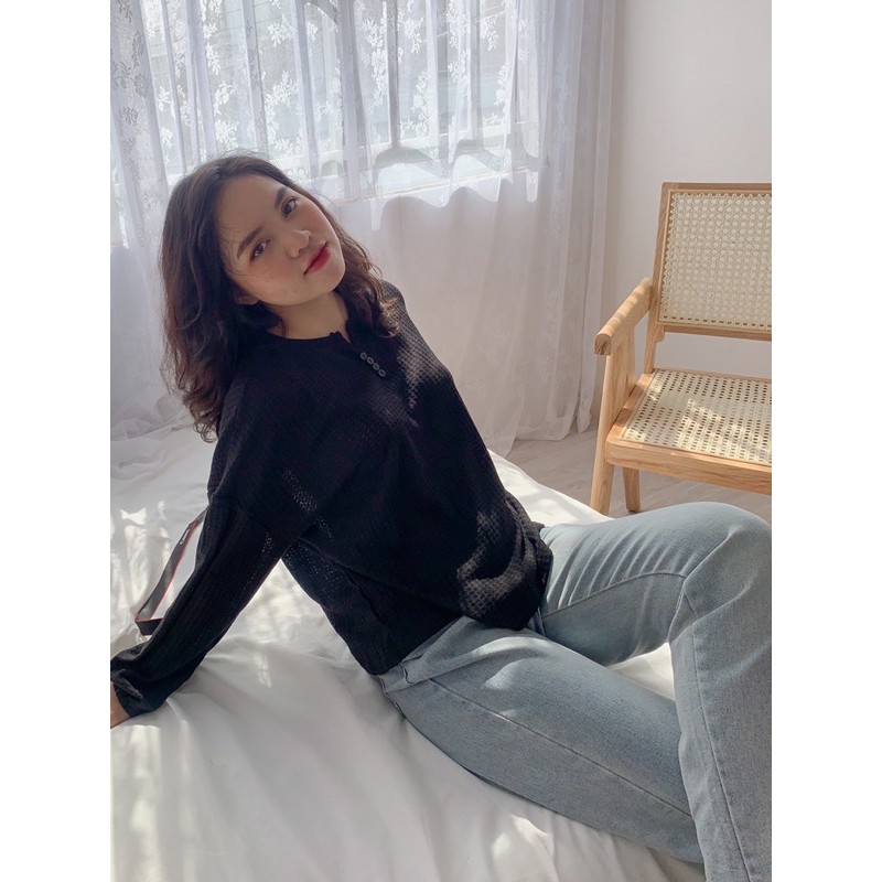 Quần jeans  xẻ vạt ống suông