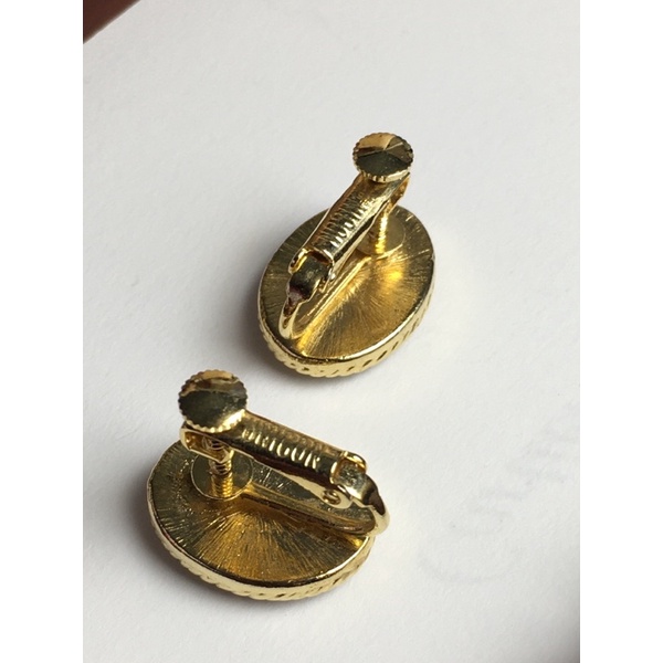 Bông tai kẹp vặn vintage Unicon-cameo cô gái thủy tinh