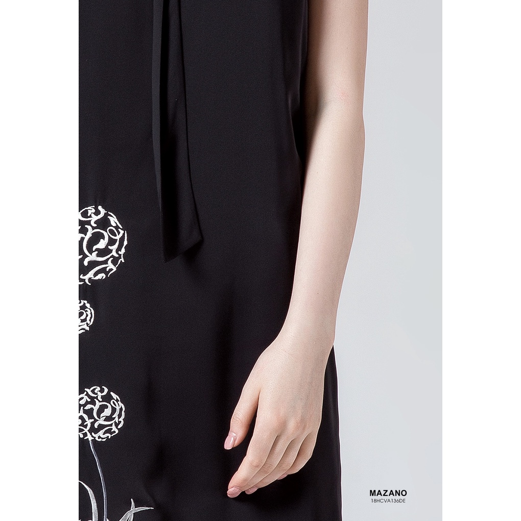 Váy đen thắt nơ thêu hoa MAZANO MS 18HCVA136DE