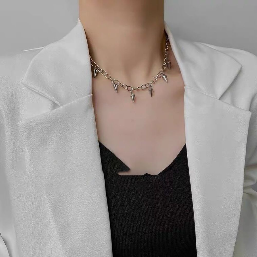 Vòng cổ choker thép titan phối mặt tua rua đơn giản thời trang Hàn Quốc cho nữ