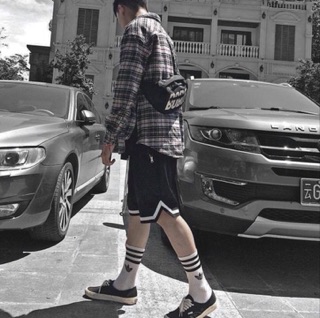 QUẦN SHORT 1 LINE V ĐEN UNISEX