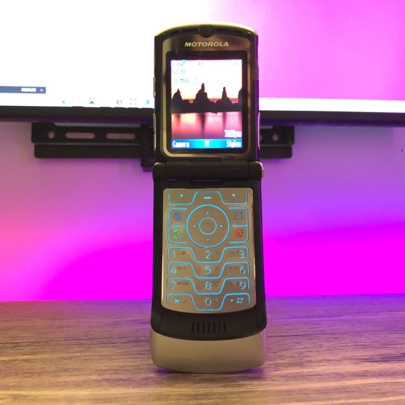 Điện thoại Motorola V3 Nắp gập Bảo Hành Một Năm Mi