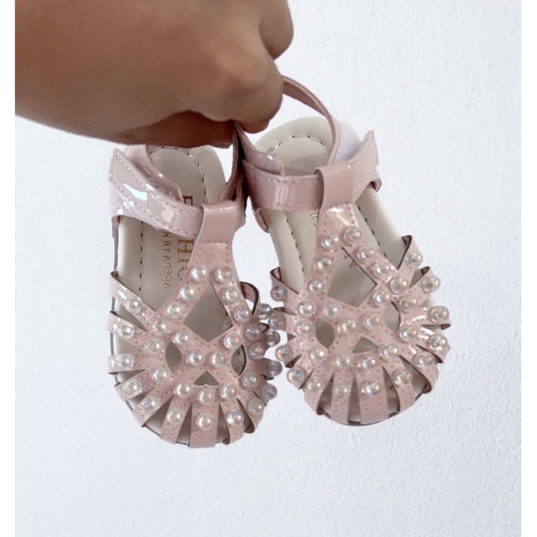 Sandal tập đi cho bé gái - Dép quai hậu rọ cho bé đính ngọc điệu đà sang chảnh (hồng trắng) size tiểu, da PU mềm A13