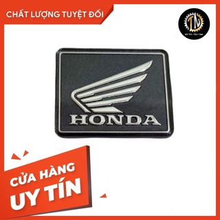 Logo Honda dán bợ cổ Vario Click
