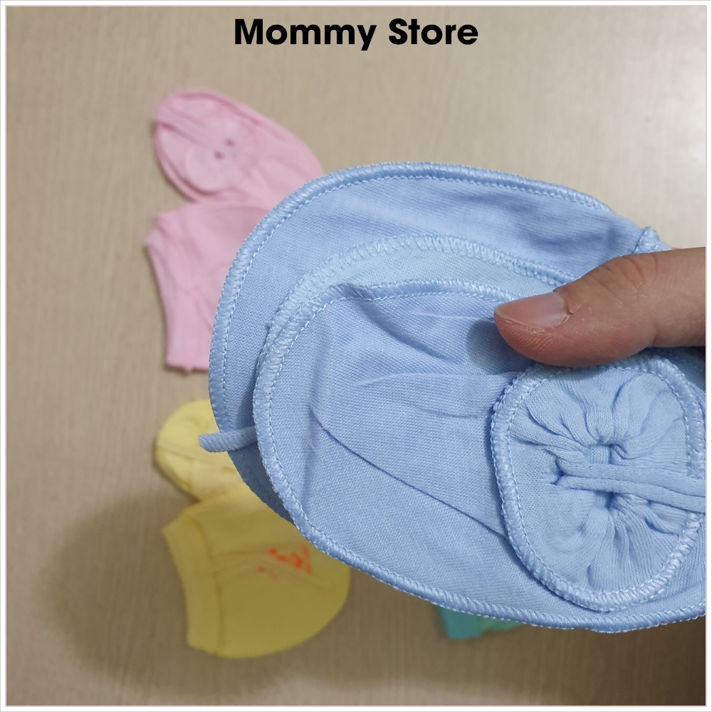 Bộ bao tay và bao chân Mommy dùng giữ ấm, chống lạnh bảo vệ cho bé sơ sinh