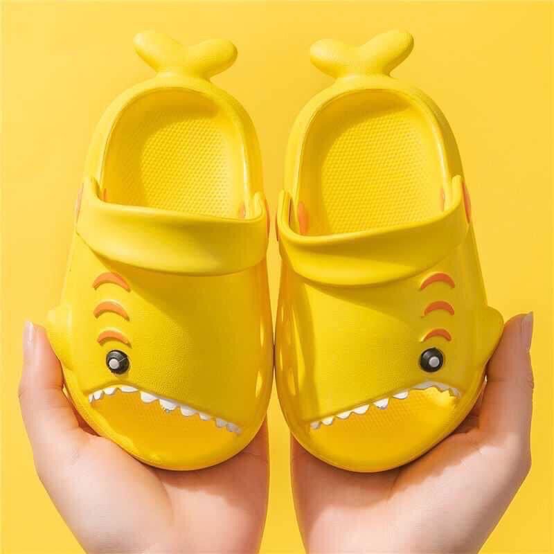 Dép hình cá mập  cho bé