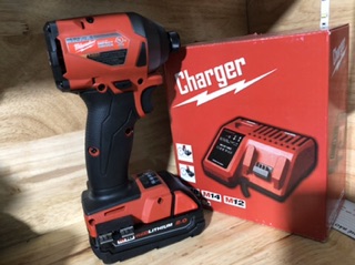 Bộ vít milwaukee 2853 pin 2 ah