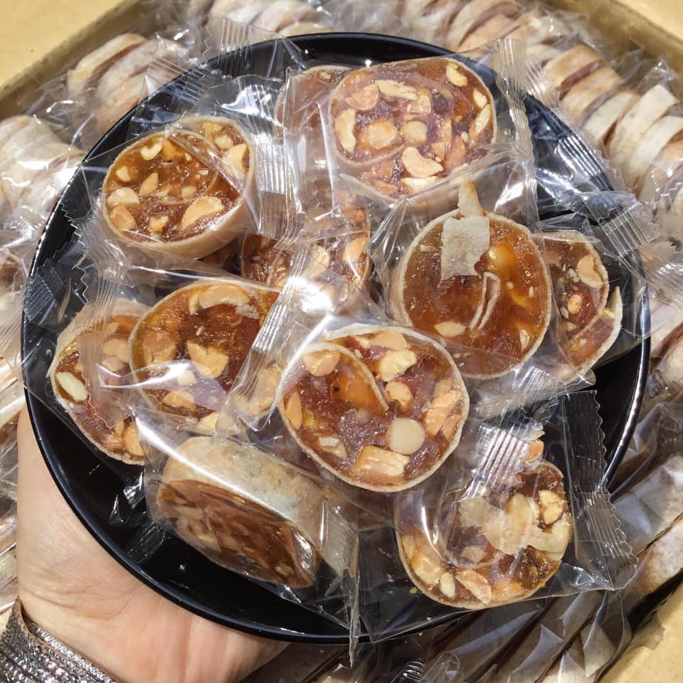 Kẹo Chuối Cuộn Gừng Đậu Phộng - Túi Zip 500g - Đặc Sản Bến Tre
