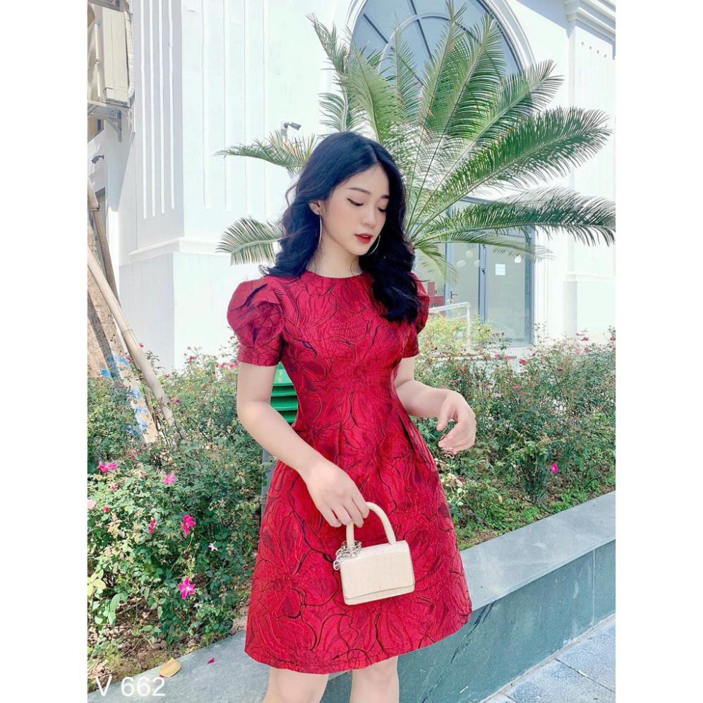 VÁY GẤM ĐỎ HOA NỔI TAY BỒNG